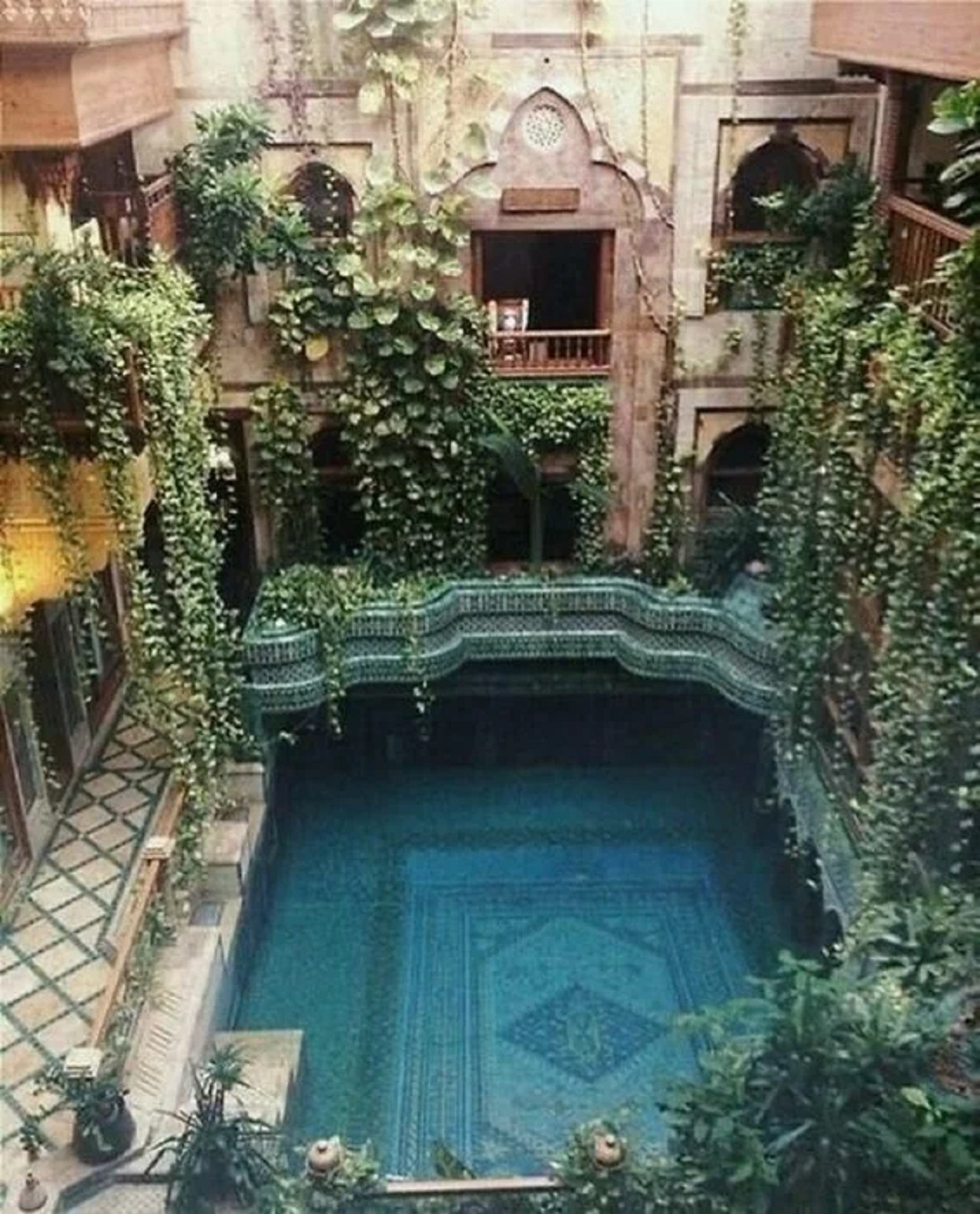 palazzo con piscina