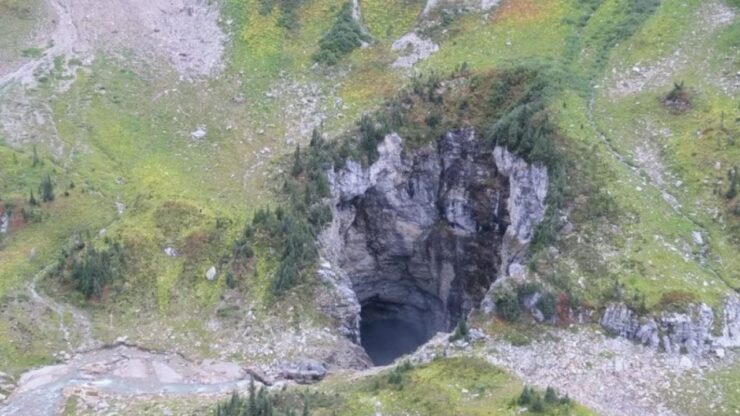 una grotta scoperta