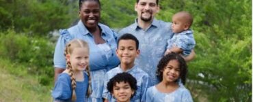 famiglia va sempre insieme alle feste di compleanno